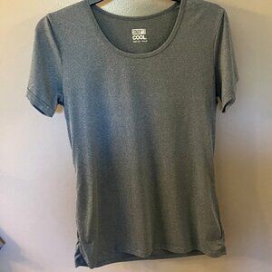 NWOT 32 Degrees Cool Womens Athletic Top Size Medium Short Sleeve Blue